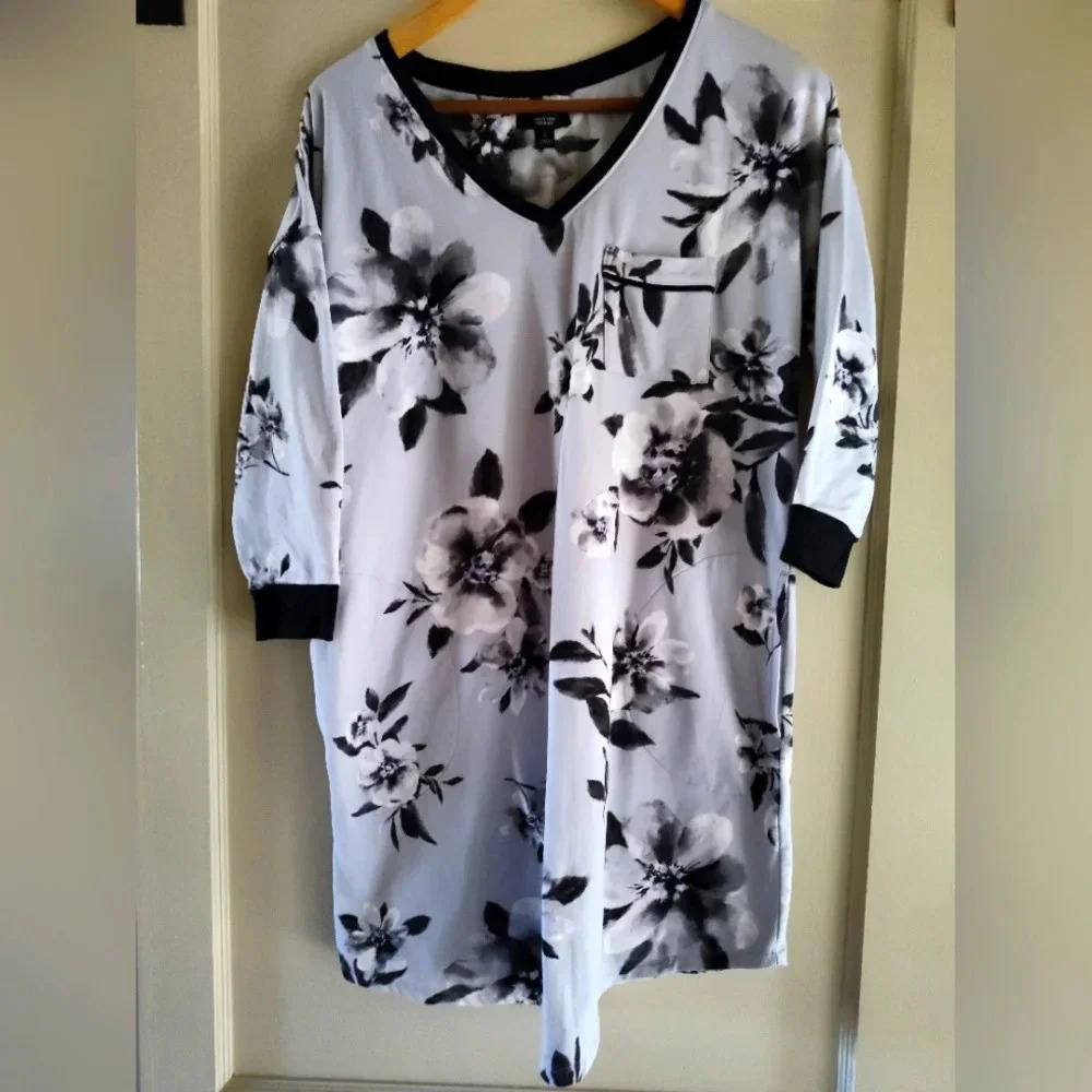 Simply Vera Vera Wang Women's Grey Floral Night Shirt | Size Small